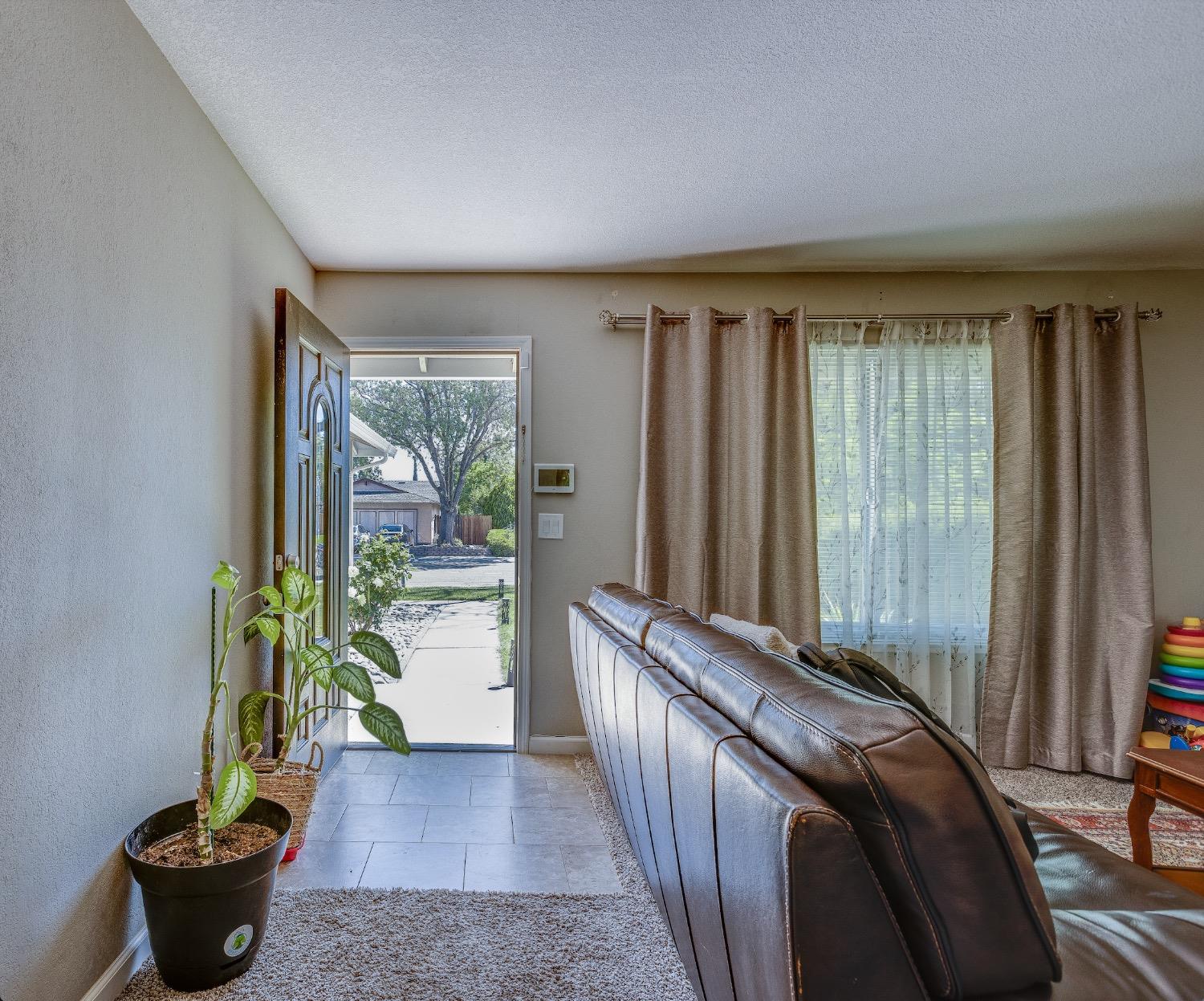 Detail Gallery Image 5 of 25 For 1125 Sultana Dr, Tracy,  CA 95376 - 3 Beds | 1 Baths
