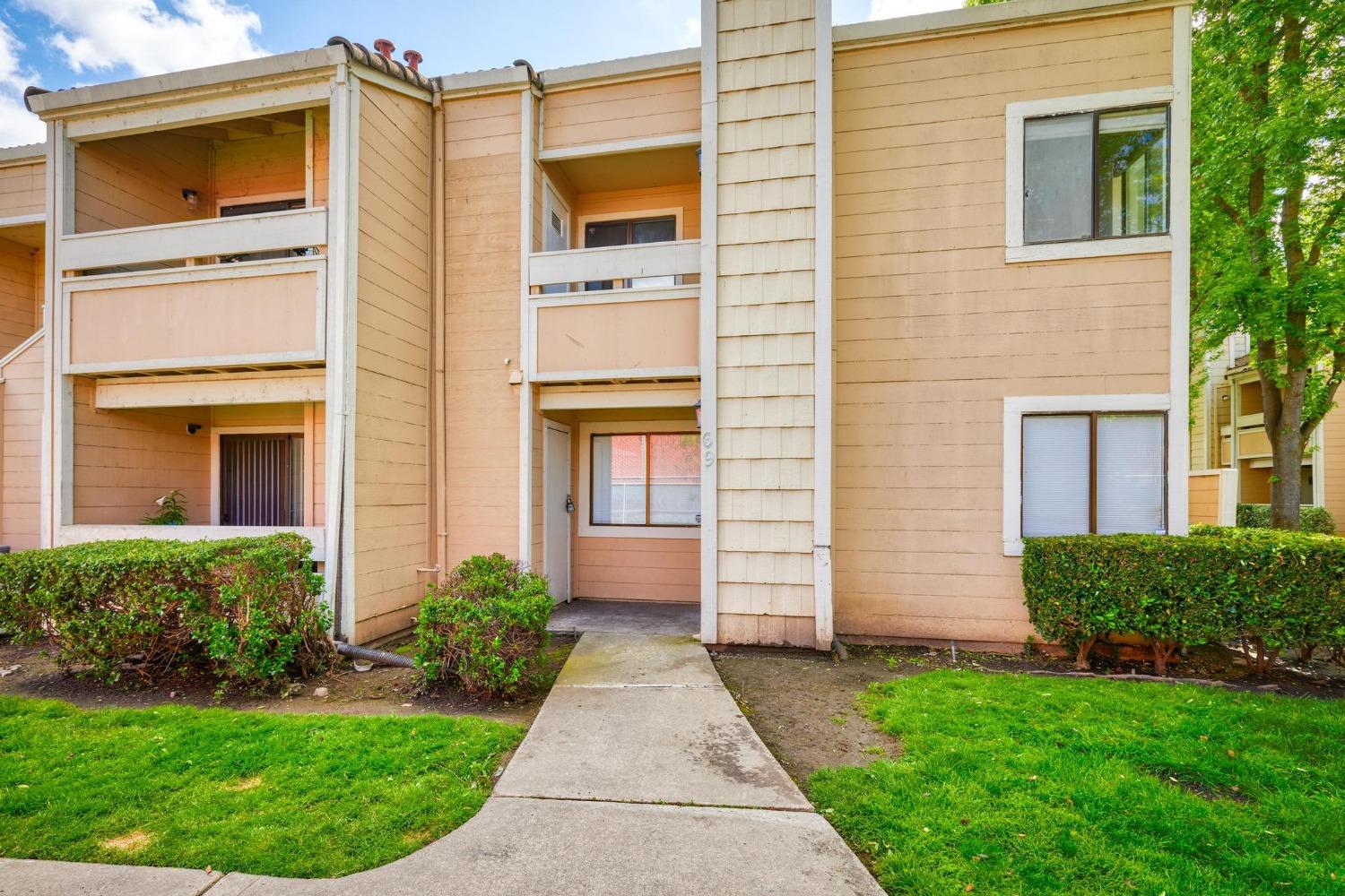 Detail Gallery Image 7 of 38 For 1661 Pyrenees Ave #69,  Stockton,  CA 95210 - 2 Beds | 1/1 Baths