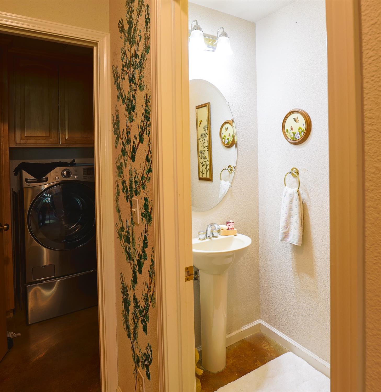 Detail Gallery Image 8 of 13 For 208 Madrone Ct, Winters,  CA 95694 - 5 Beds | 2/1 Baths