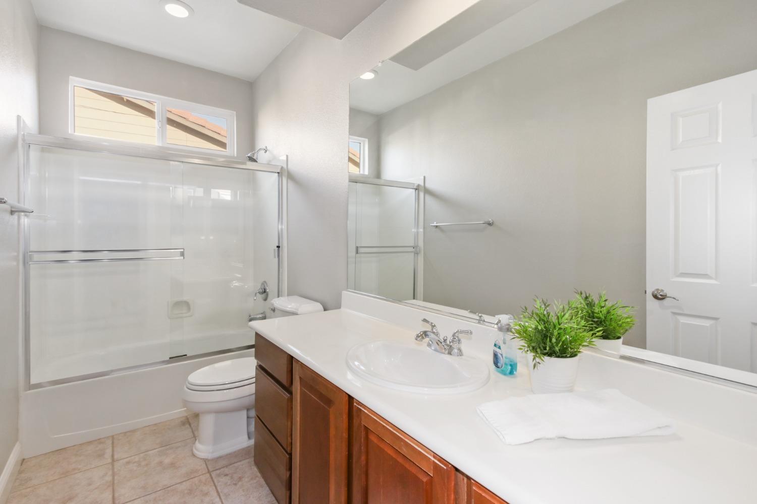 Detail Gallery Image 33 of 64 For 710 Mount Errigal Pl, Lincoln,  CA 95648 - 5 Beds | 4/1 Baths