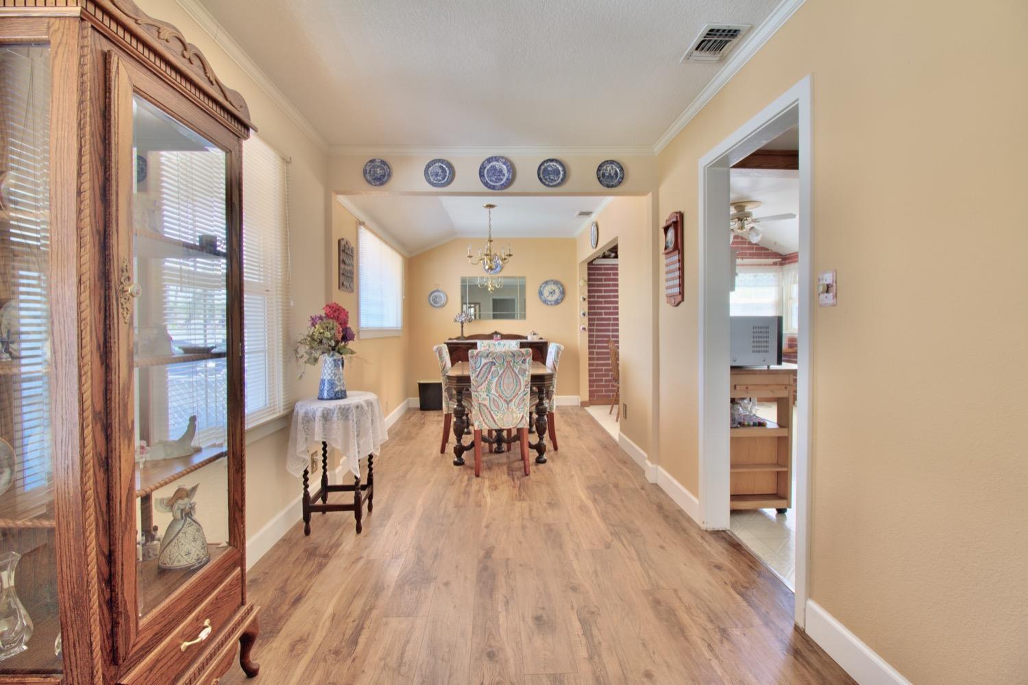 Detail Gallery Image 11 of 30 For 2681 Gary Way, Sacramento,  CA 95815 - 2 Beds | 1 Baths