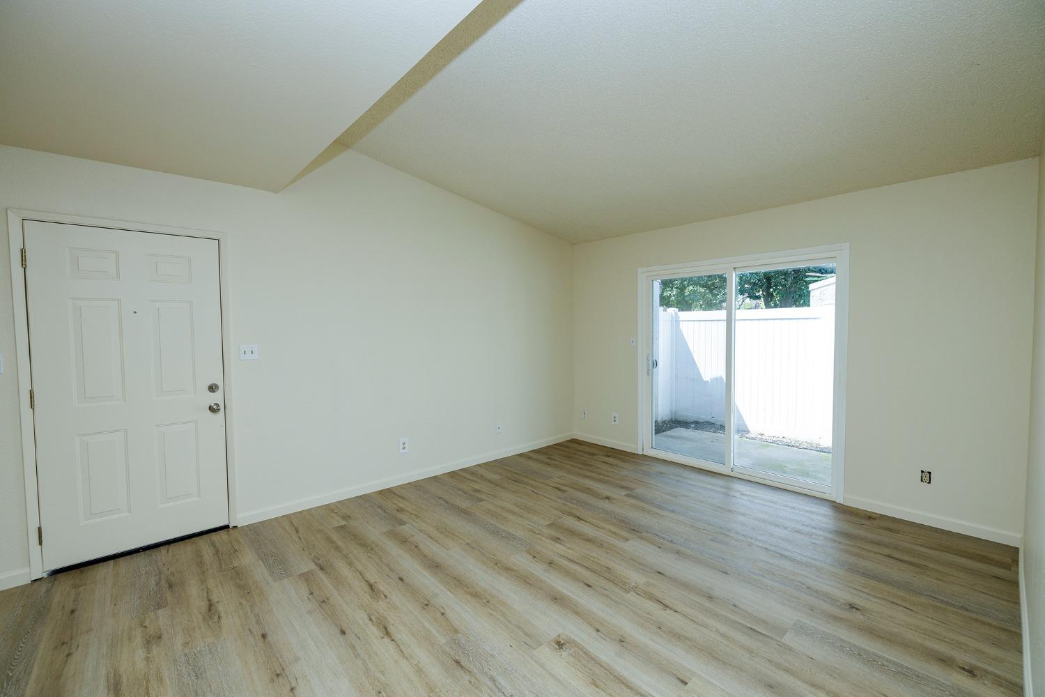 Detail Gallery Image 5 of 33 For 201 Woodrow Ave #19,  Modesto,  CA 95350 - 2 Beds | 1 Baths