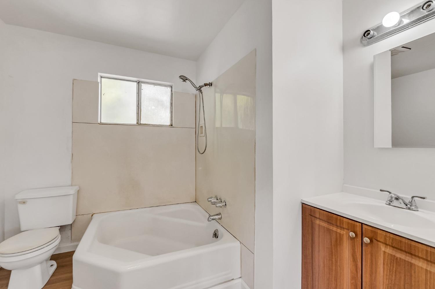 Detail Gallery Image 36 of 49 For 22143 Montgomery St, Hayward,  CA 94541 - 5 Beds | 2/1 Baths
