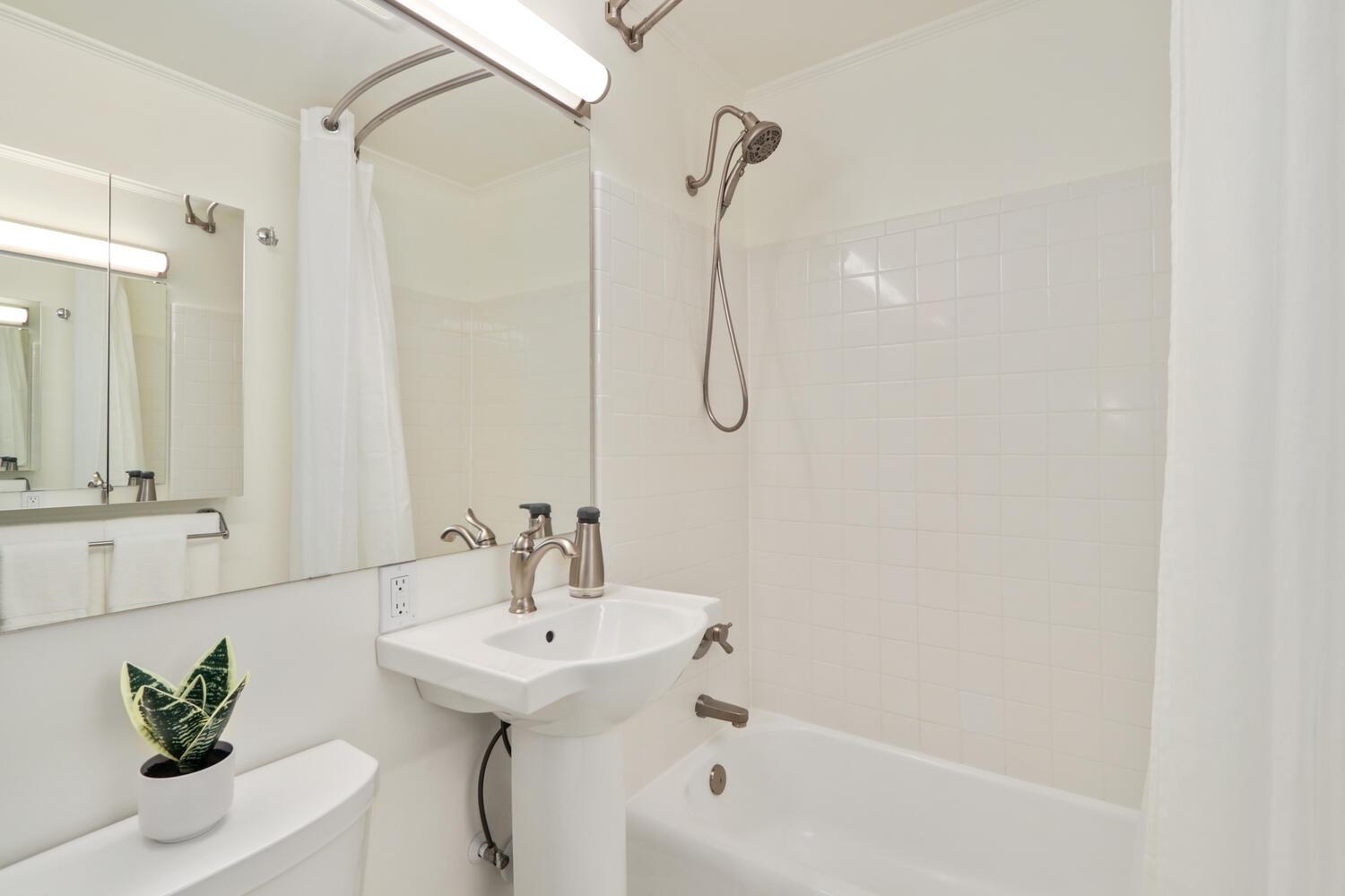 Detail Gallery Image 56 of 68 For 2124 Surrey Rd, Sacramento,  CA 95815 - 4 Beds | 2 Baths
