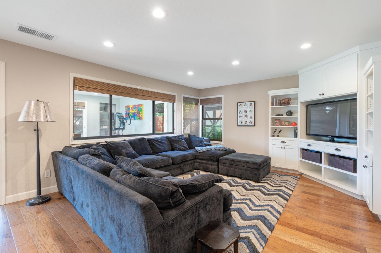 Detail Gallery Image 21 of 43 For 2232 Alameda Ave, Davis,  CA 95616 - 4 Beds | 2/1 Baths