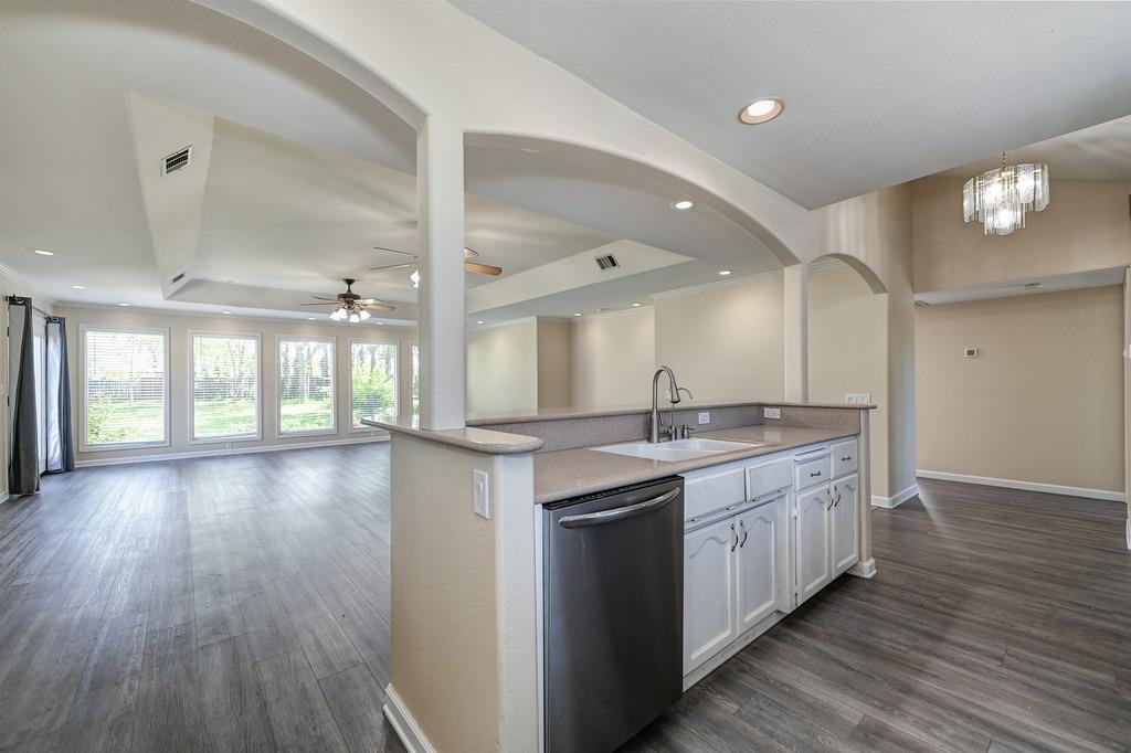 Detail Gallery Image 9 of 38 For 3061 Stanton Cir, Carmichael,  CA 95608 - 3 Beds | 2 Baths