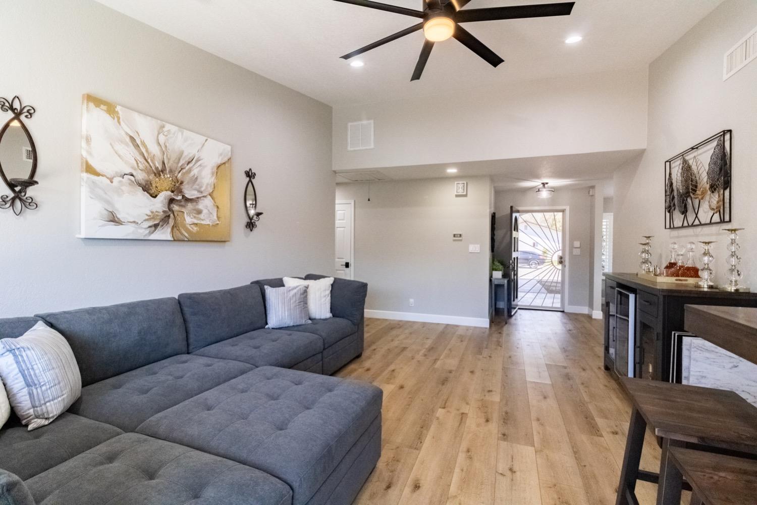 Detail Gallery Image 8 of 36 For 1030 Graywood Cir, Stockton,  CA 95209 - 3 Beds | 2 Baths