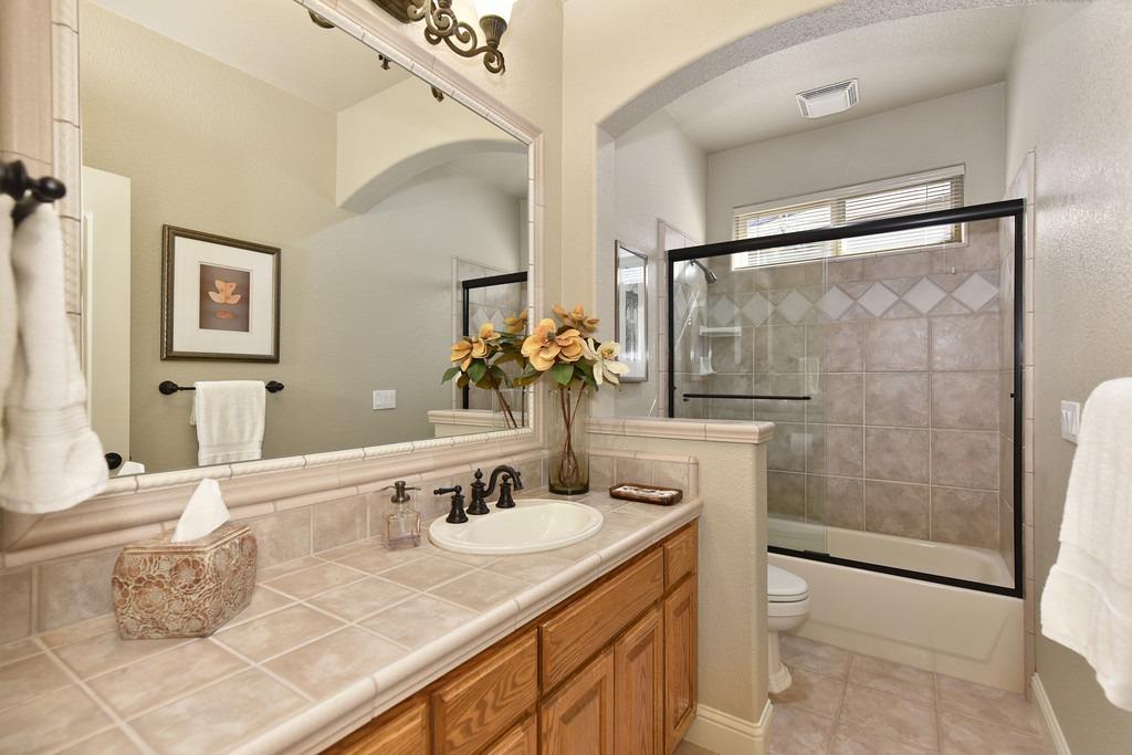 Detail Gallery Image 28 of 74 For 106 Feather Falls Cir, Folsom,  CA 95630 - 3 Beds | 3 Baths