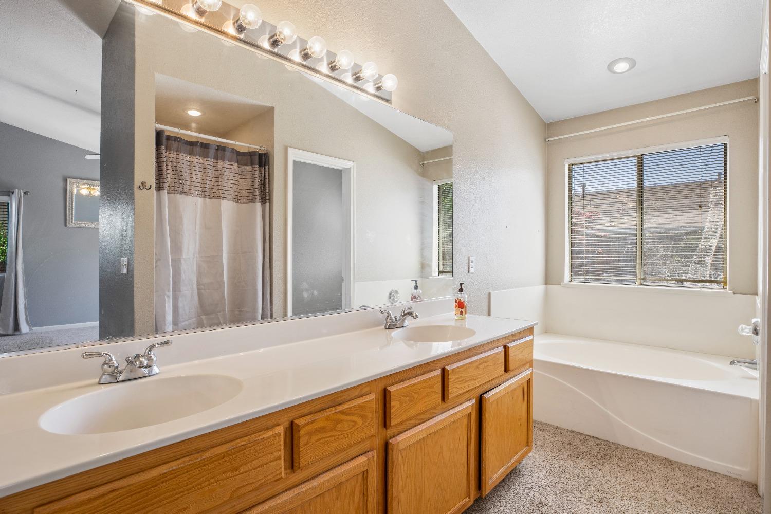 Detail Gallery Image 12 of 19 For 2500 Vienna Ct, Modesto,  CA 95355 - 3 Beds | 2 Baths