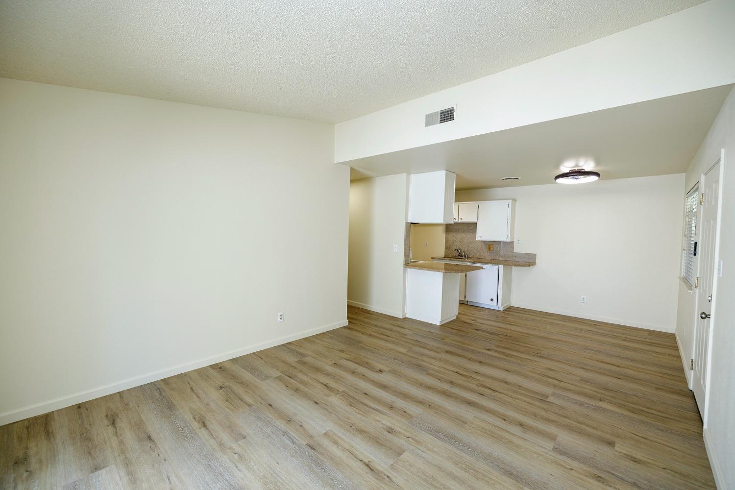 Detail Gallery Image 9 of 33 For 201 Woodrow Ave #19,  Modesto,  CA 95350 - 2 Beds | 1 Baths