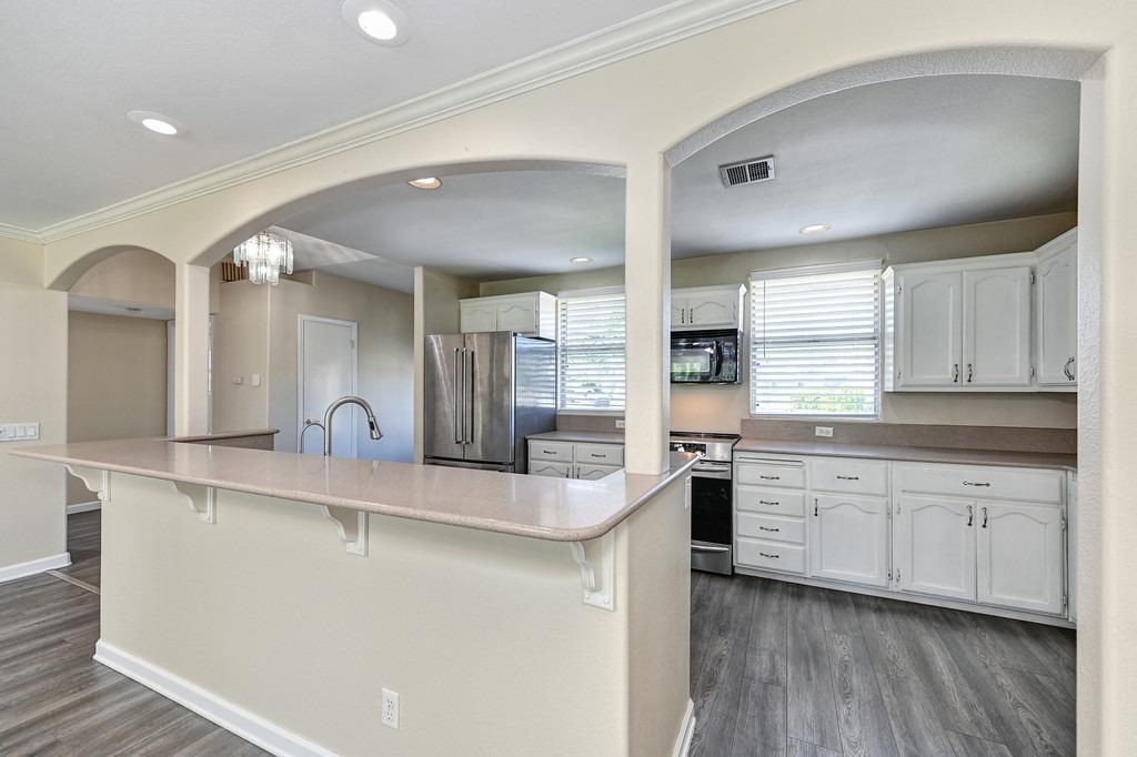 Detail Gallery Image 13 of 38 For 3061 Stanton Cir, Carmichael,  CA 95608 - 3 Beds | 2 Baths