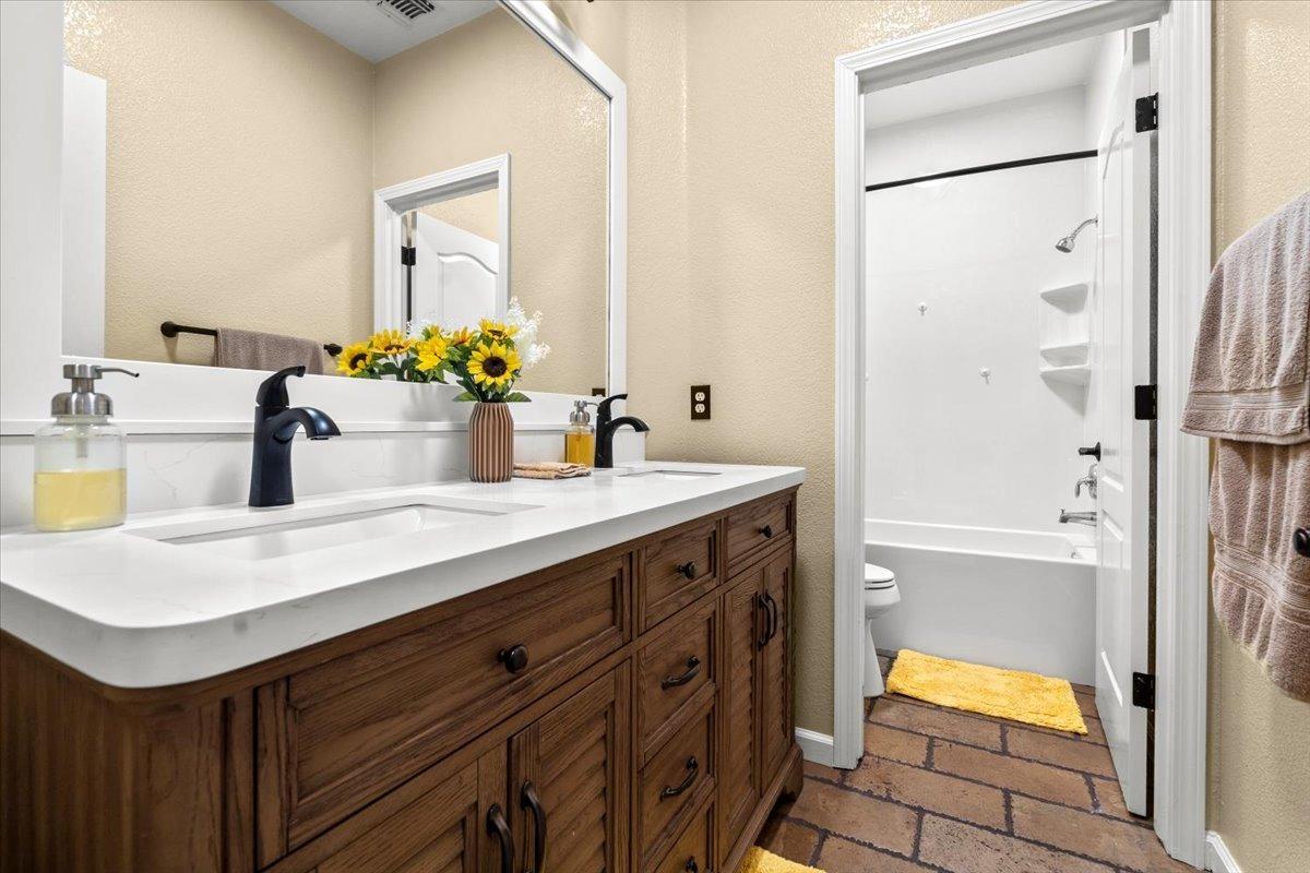 Detail Gallery Image 24 of 49 For 1701 Legend Ct, Modesto,  CA 95357 - 5 Beds | 2/1 Baths