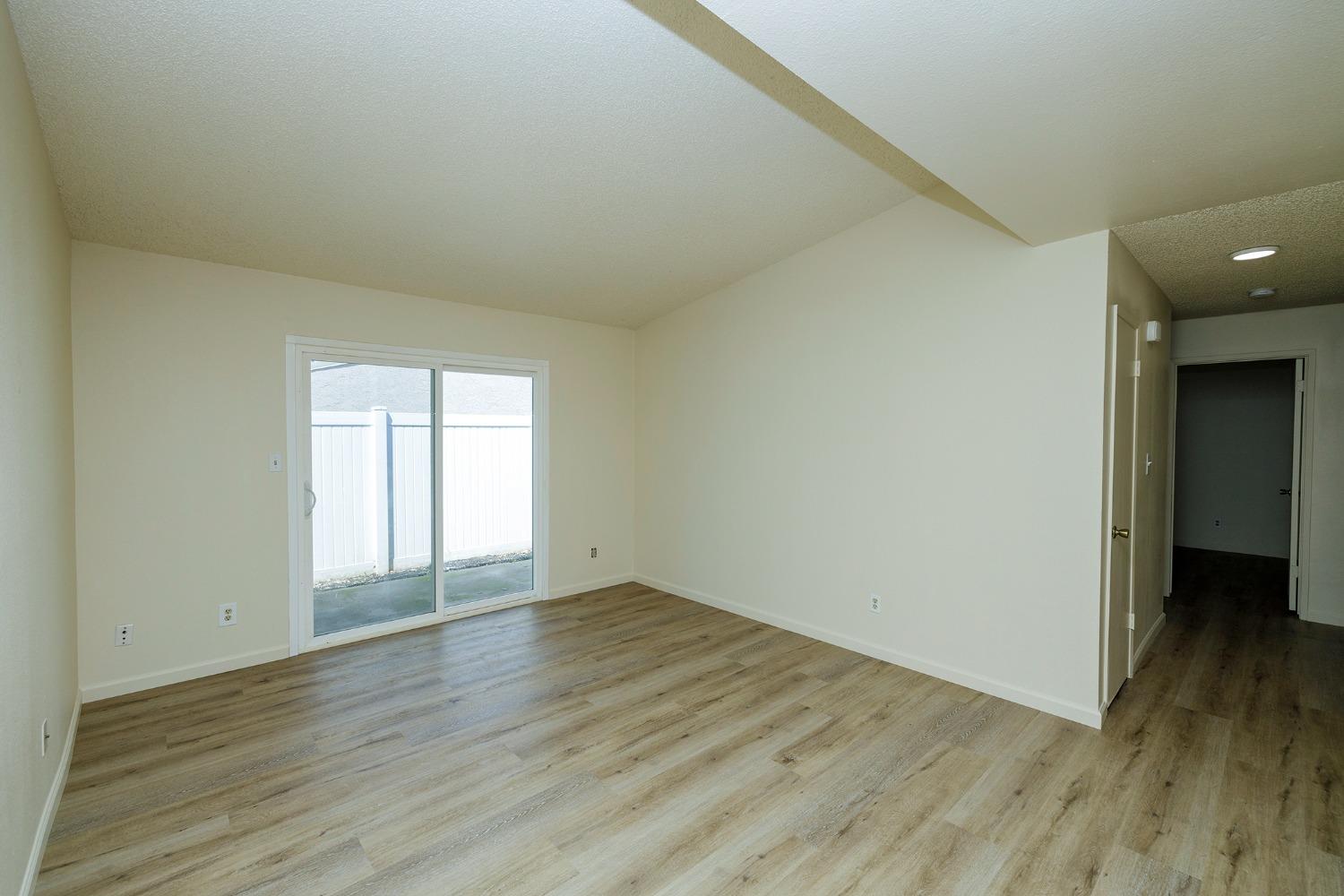 Detail Gallery Image 7 of 33 For 201 Woodrow Ave #19,  Modesto,  CA 95350 - 2 Beds | 1 Baths