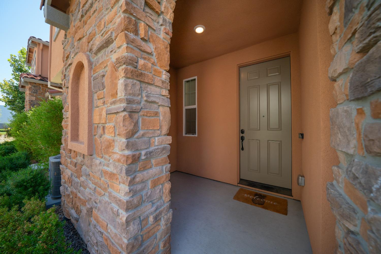Detail Gallery Image 2 of 40 For 2934 Chatelet Walk, Sacramento,  CA 95834 - 4 Beds | 3/1 Baths
