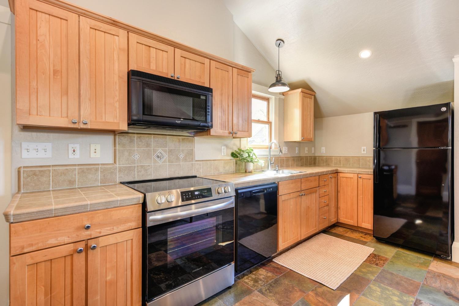 Detail Gallery Image 59 of 75 For 1332 33rd St, Sacramento,  CA 95816 - 3 Beds | 2 Baths