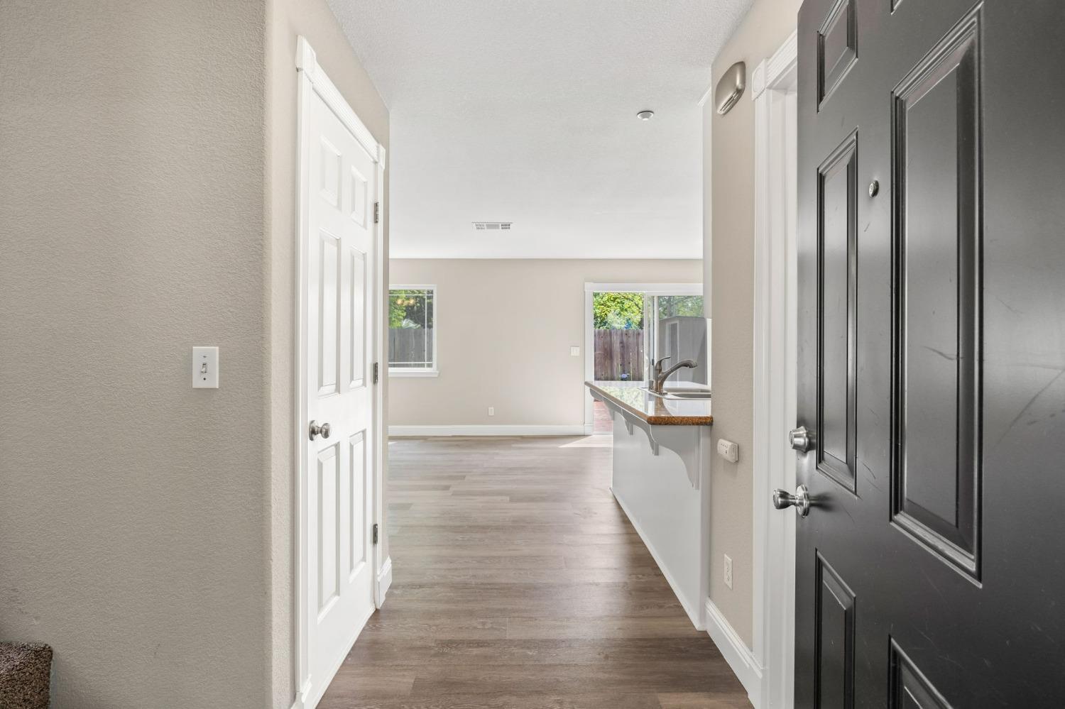 Detail Gallery Image 7 of 41 For 513 Cottonwood St #B2,  Woodland,  CA 95695 - 3 Beds | 2/1 Baths