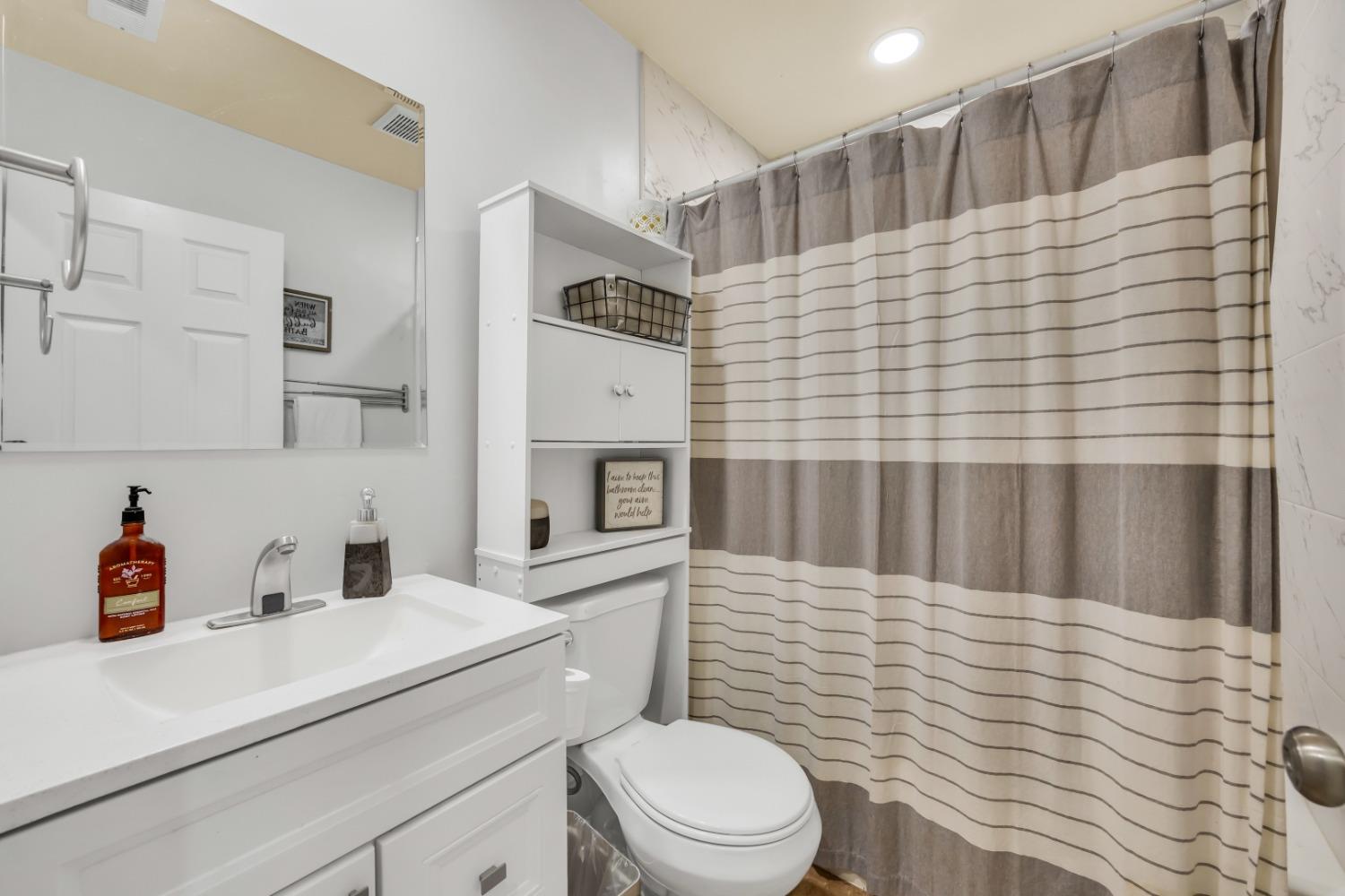 Detail Gallery Image 21 of 54 For 5547 Locust Ave, Carmichael,  CA 95608 - 3 Beds | 2 Baths