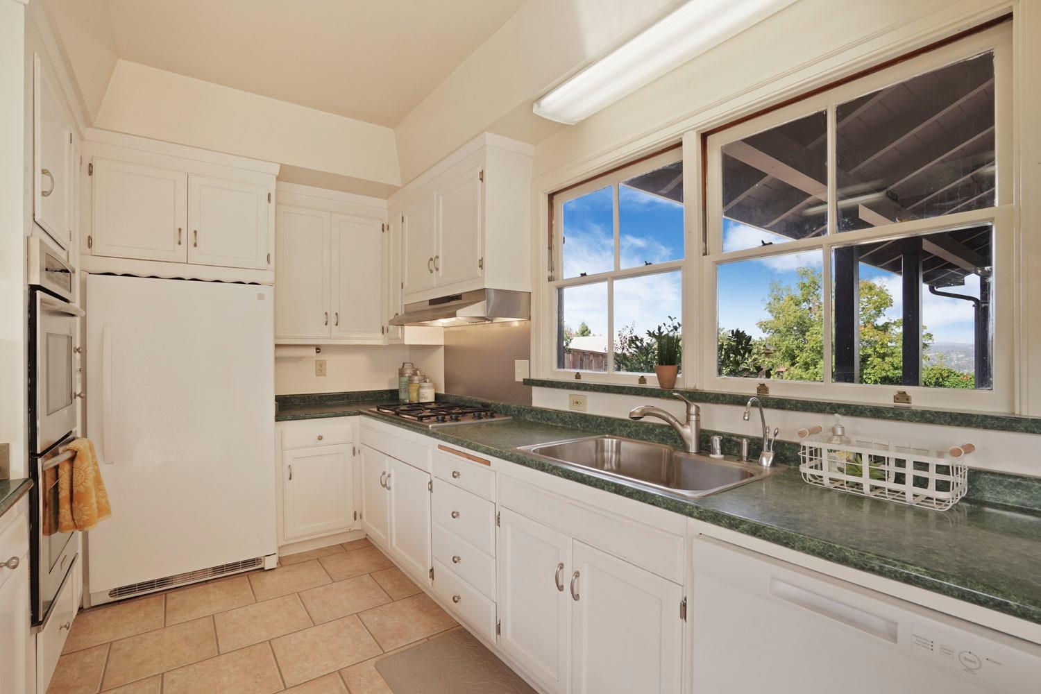 Detail Gallery Image 36 of 81 For 23797 Thurston Ct, Hayward,  CA 94541 - 5 Beds | 2/1 Baths