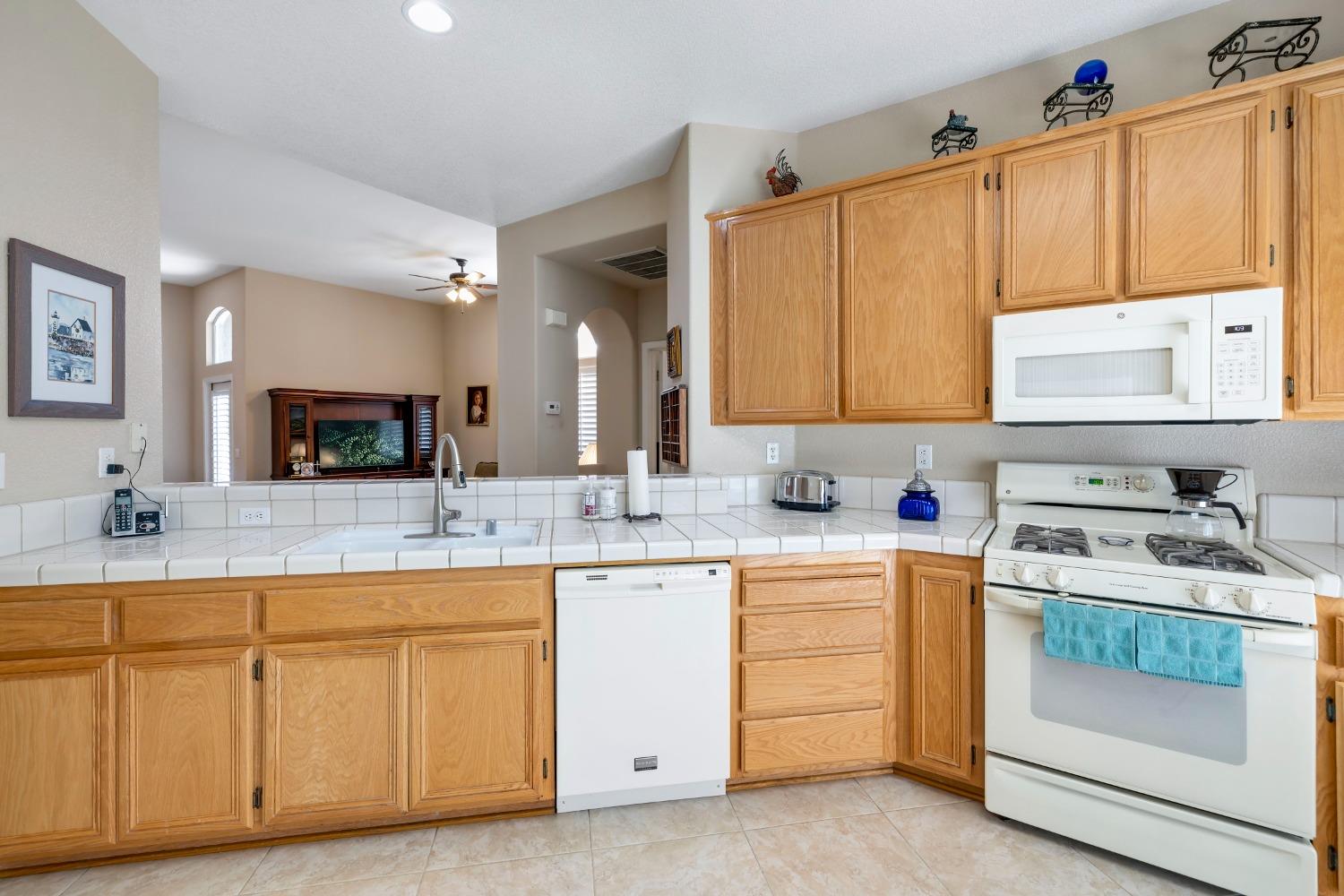 Detail Gallery Image 15 of 36 For 451 Luster Pl, Folsom,  CA 95630 - 2 Beds | 2 Baths