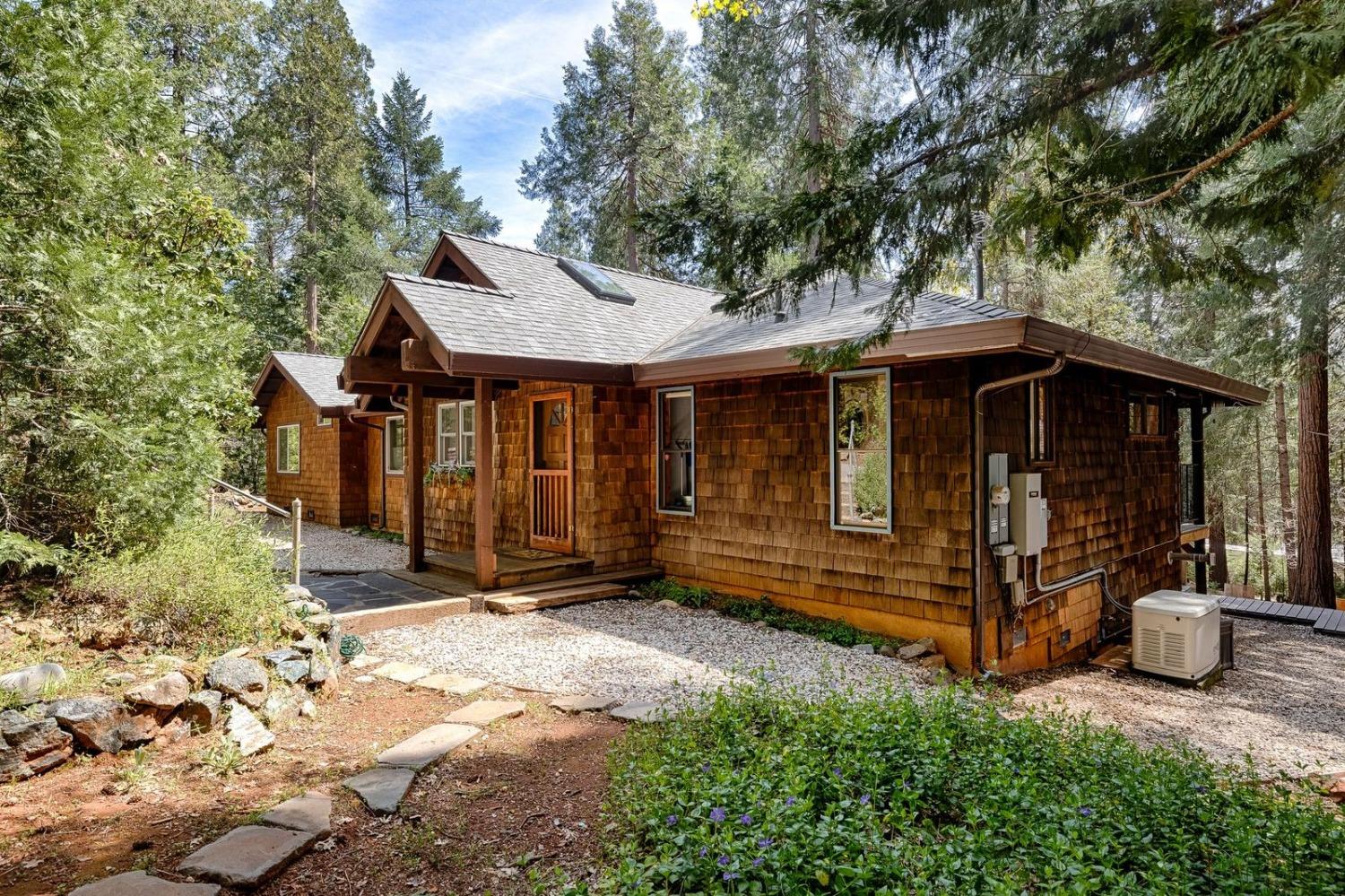 Detail Gallery Image 3 of 60 For 12332 Madrona Way, Nevada City,  CA 95959 - 4 Beds | 3/1 Baths