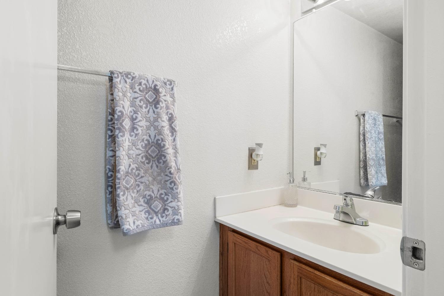 Detail Gallery Image 17 of 43 For 42 Fire Leaf Ct, Sacramento,  CA 95838 - 3 Beds | 2/1 Baths
