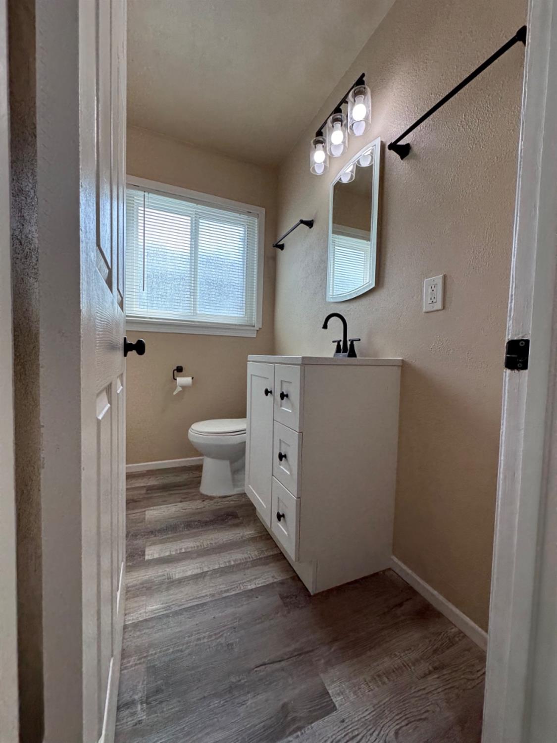 Detail Gallery Image 9 of 24 For 5624 Johns Dr, Sacramento,  CA 95822 - 2 Beds | 1 Baths