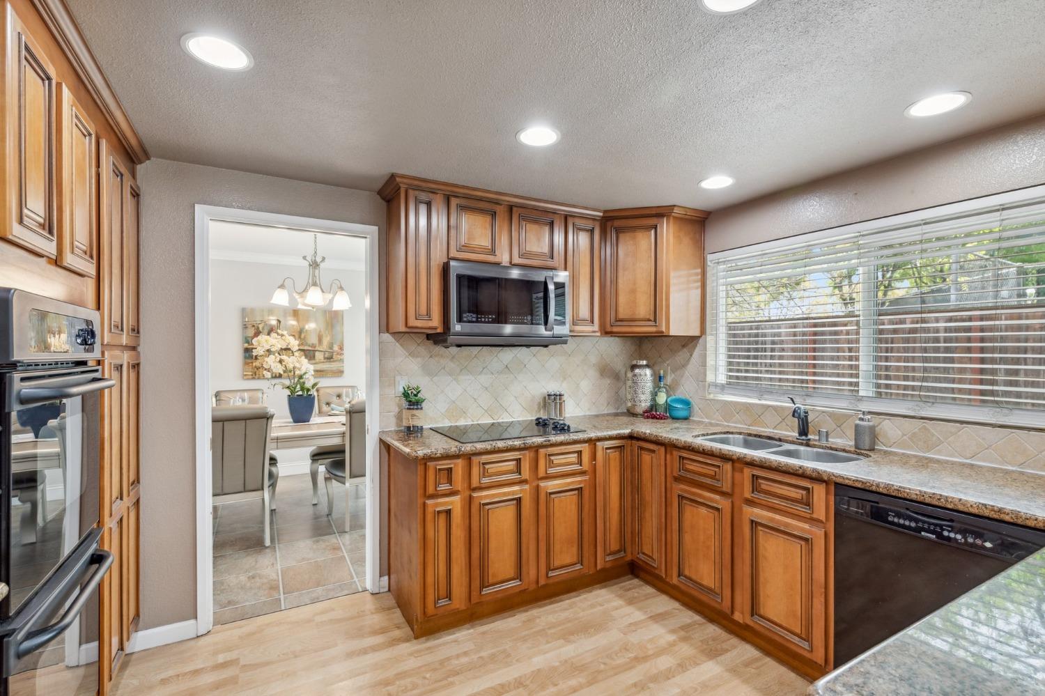 Detail Gallery Image 14 of 49 For 650 Tennis Ln, Tracy,  CA 95376 - 5 Beds | 2/1 Baths