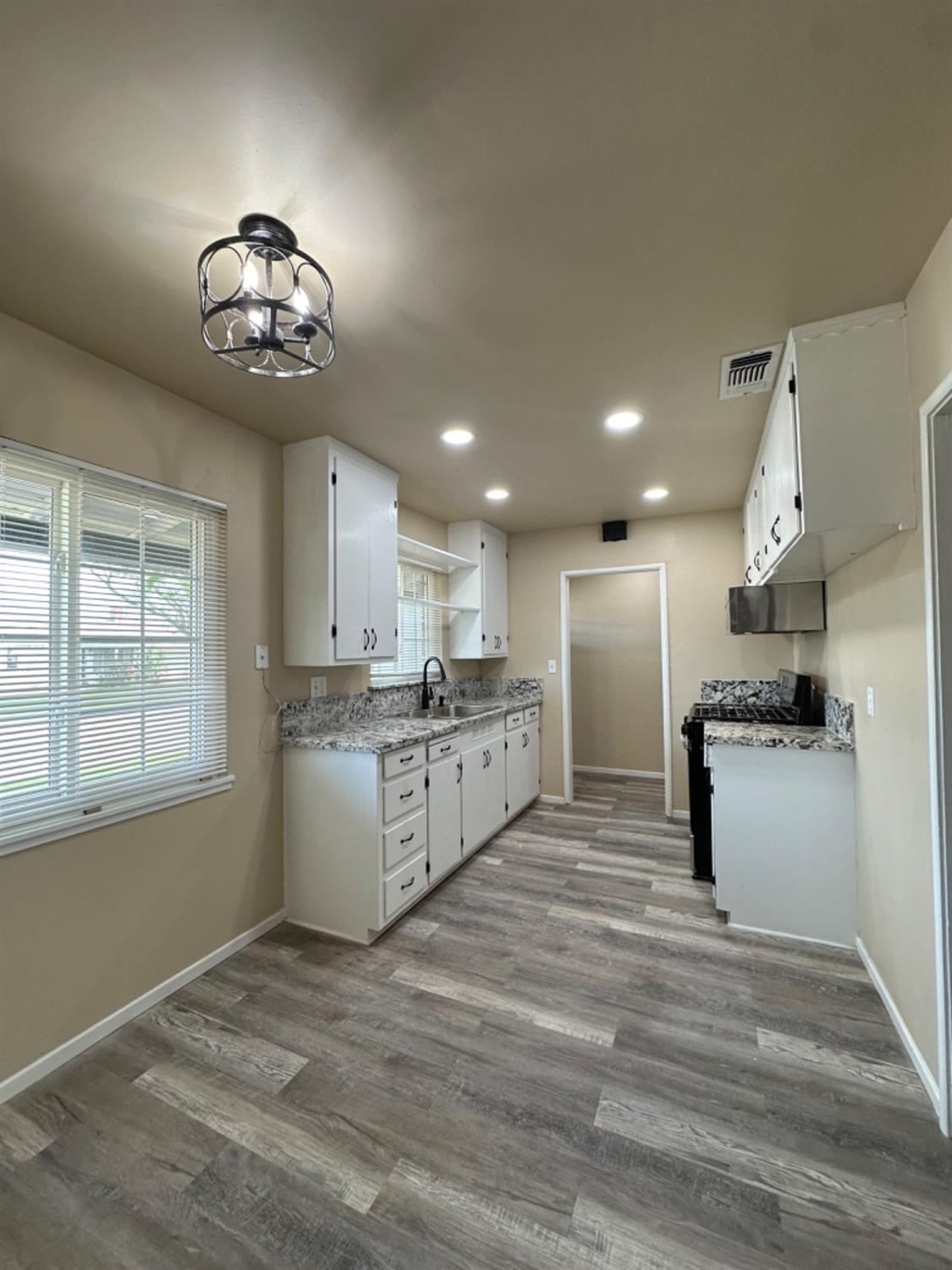 Detail Gallery Image 15 of 24 For 5624 Johns Dr, Sacramento,  CA 95822 - 2 Beds | 1 Baths