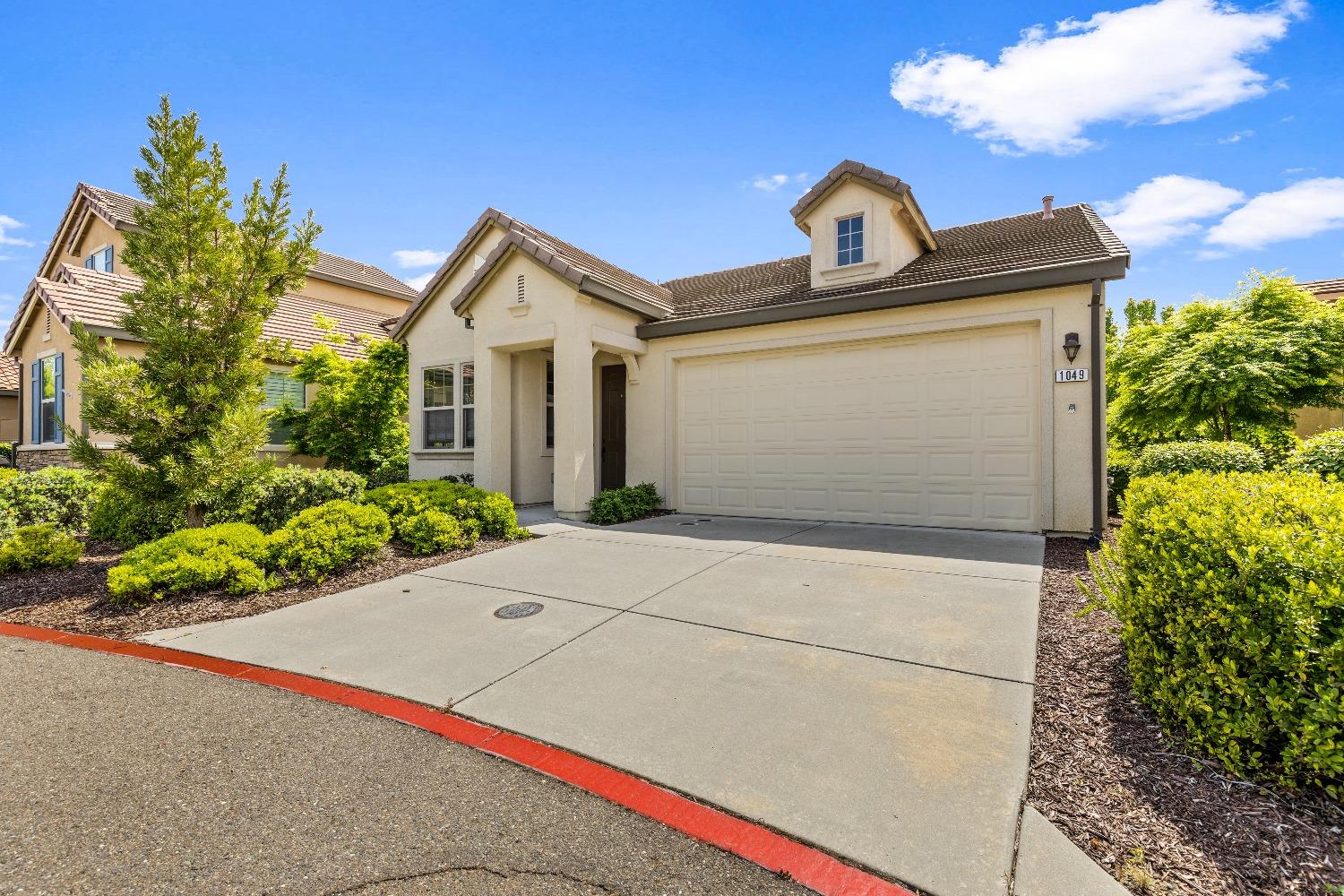 Detail Gallery Image 2 of 33 For 1049 Volonne Dr, Roseville,  CA 95747 - 2 Beds | 2 Baths