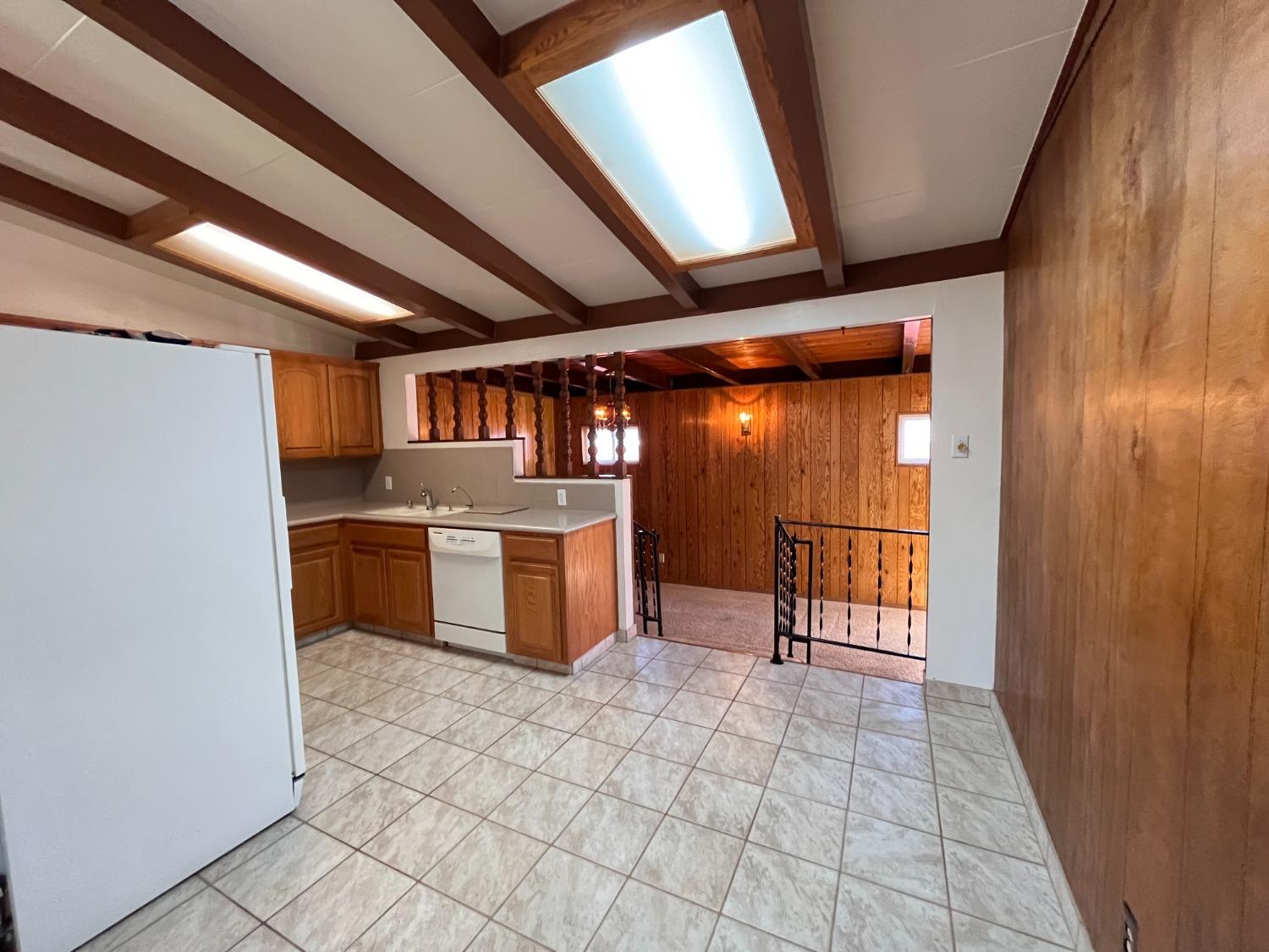 Detail Gallery Image 5 of 21 For 1924 Parker Ave, Tracy,  CA 95376 - 3 Beds | 2 Baths