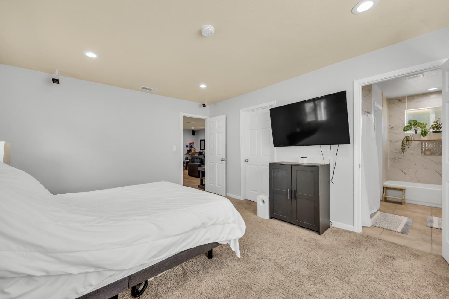Detail Gallery Image 20 of 54 For 5547 Locust Ave, Carmichael,  CA 95608 - 3 Beds | 2 Baths