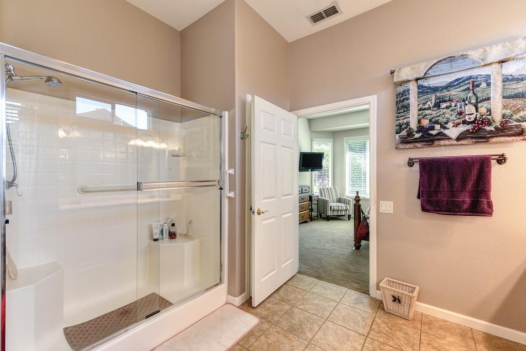 Detail Gallery Image 12 of 21 For 2312 Rebecca Ct, Rocklin,  CA 95765 - 2 Beds | 2 Baths