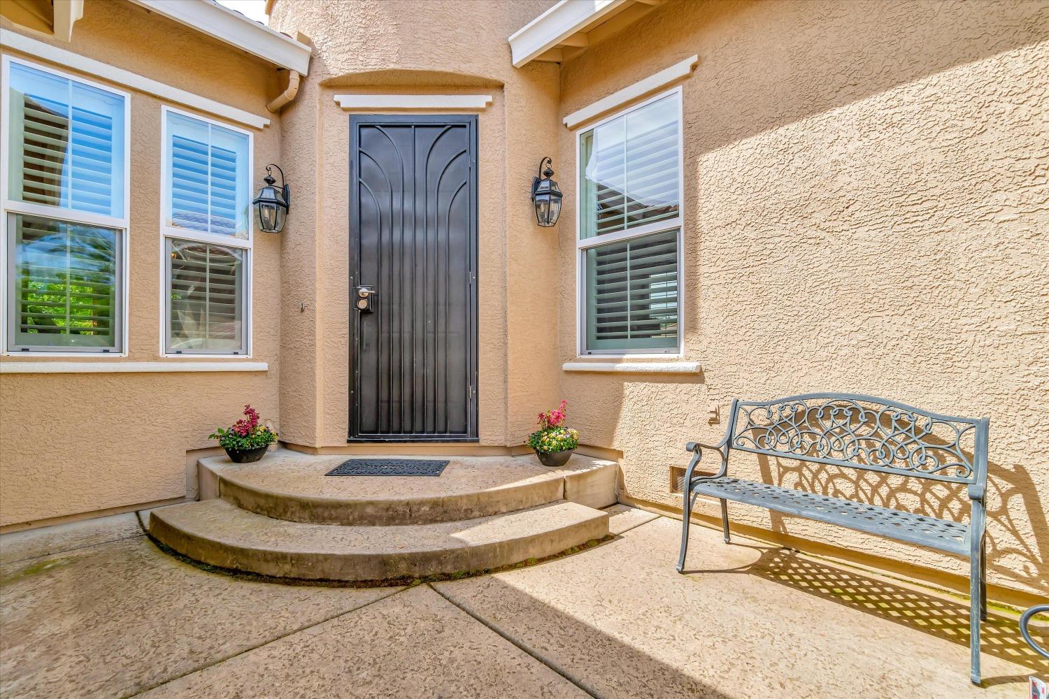Detail Gallery Image 2 of 43 For 2104 Petruchio Way, Roseville,  CA 95661 - 4 Beds | 3/1 Baths