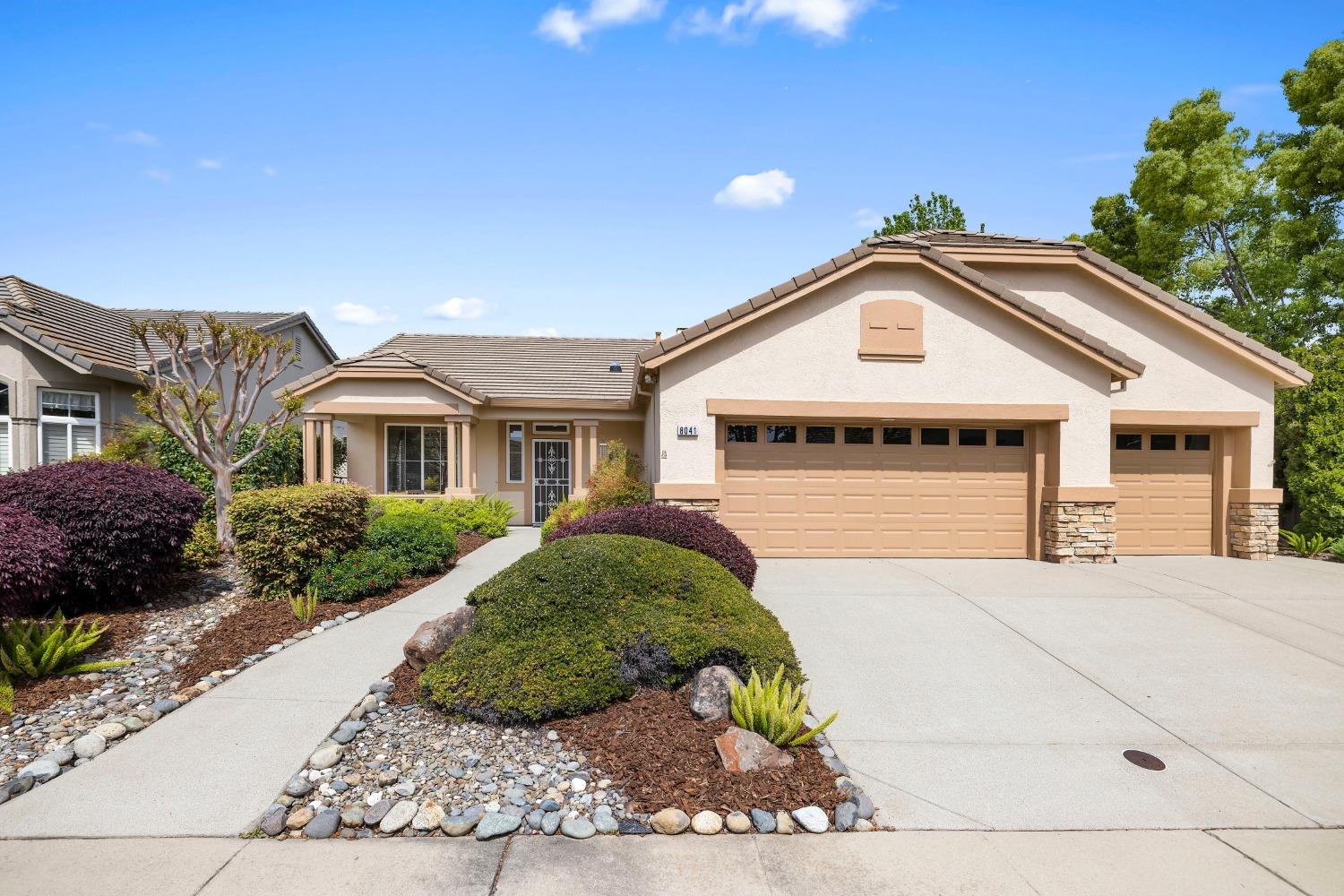 Photo of 8041 Steamboat Ln in Roseville, CA