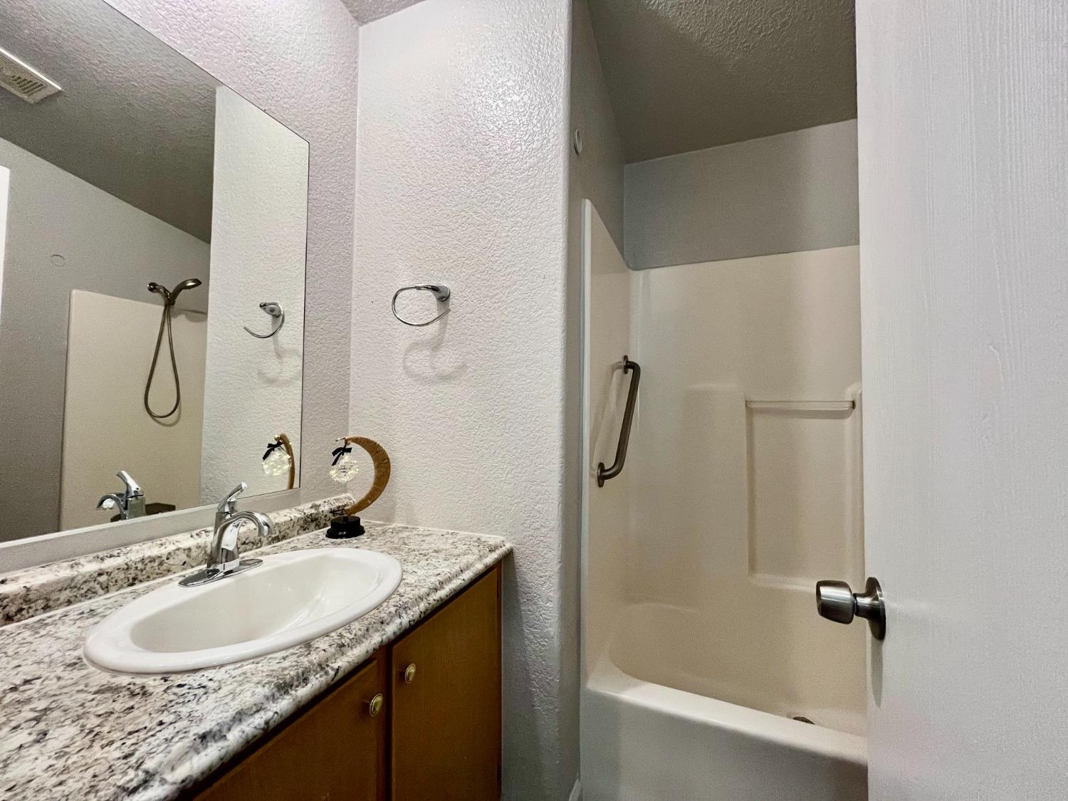 Detail Gallery Image 18 of 30 For 3201 Broadmore Ln, Modesto,  CA 95350 - 3 Beds | 2 Baths