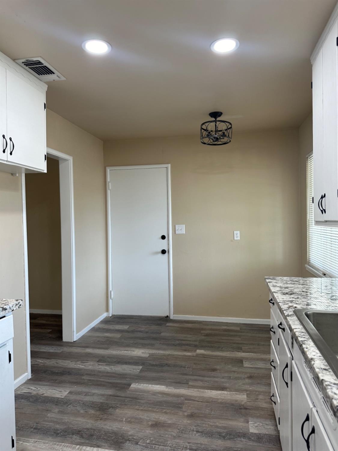 Detail Gallery Image 18 of 24 For 5624 Johns Dr, Sacramento,  CA 95822 - 2 Beds | 1 Baths