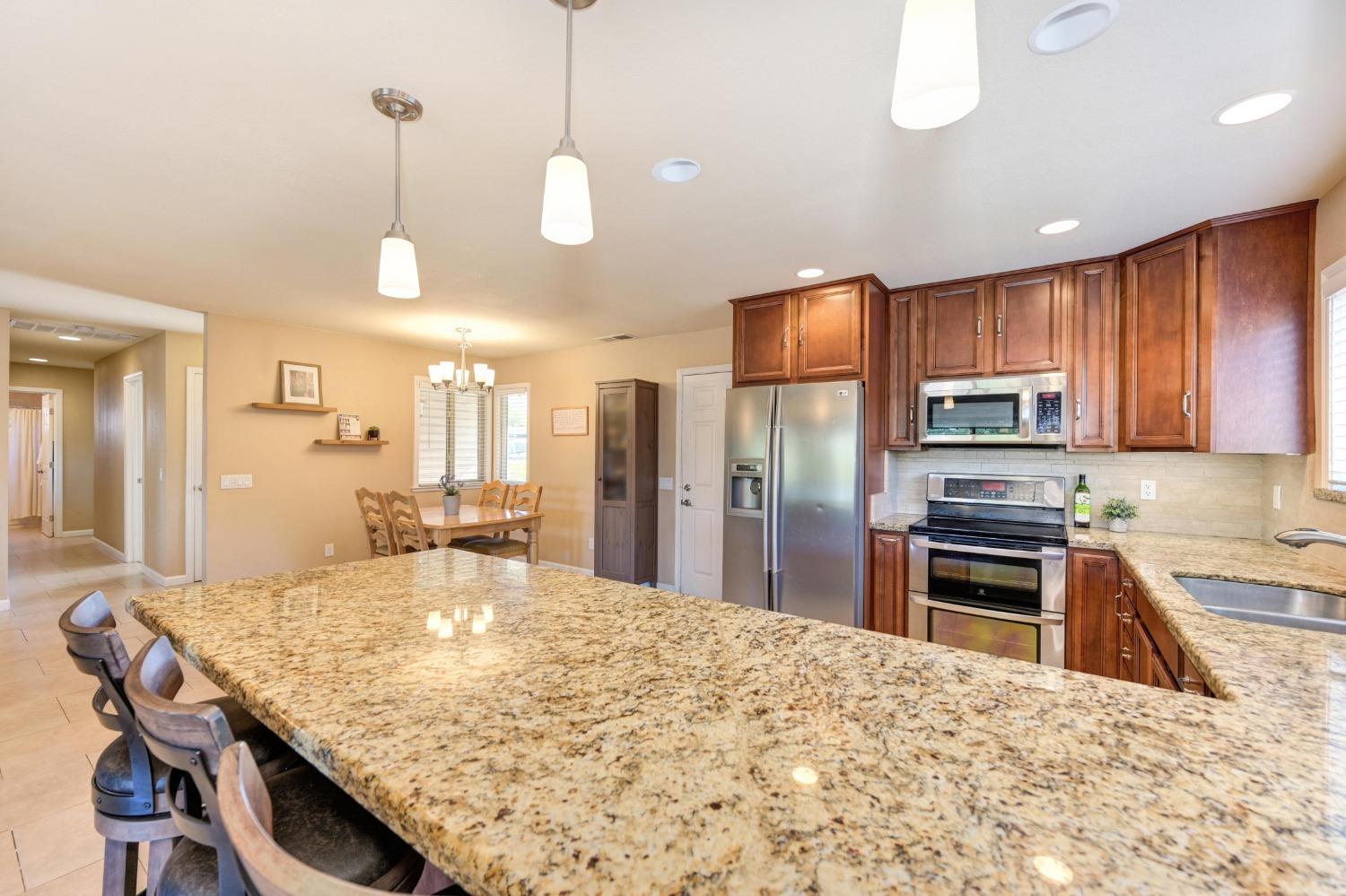 Detail Gallery Image 11 of 70 For 144 Monowood Dr, Folsom,  CA 95630 - 3 Beds | 2 Baths