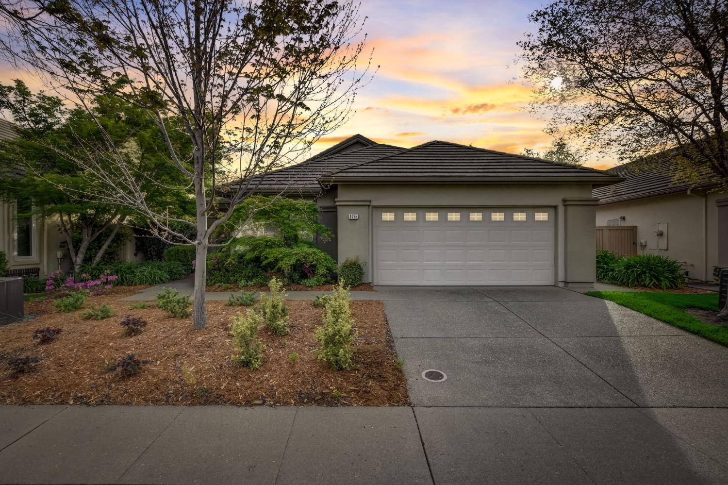 Detail Gallery Image 1 of 38 For 1225 Blackberry Cir, Folsom,  CA 95630 - 3 Beds | 2 Baths