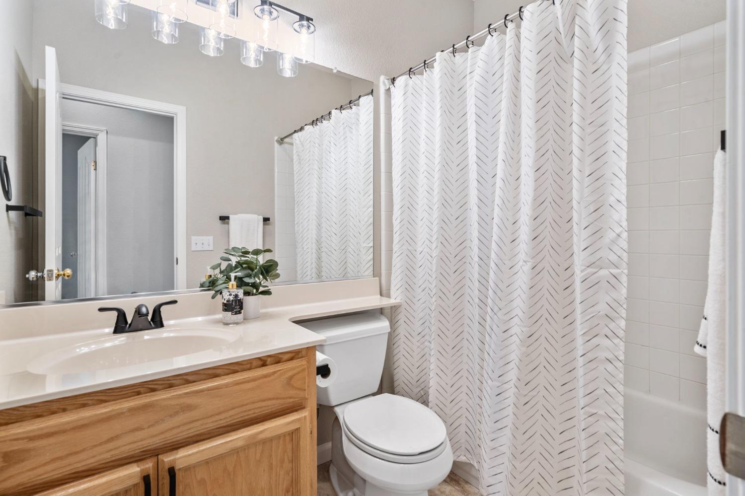 Detail Gallery Image 16 of 29 For 3820 Vancouver Cir, Stockton,  CA 95209 - 3 Beds | 2 Baths