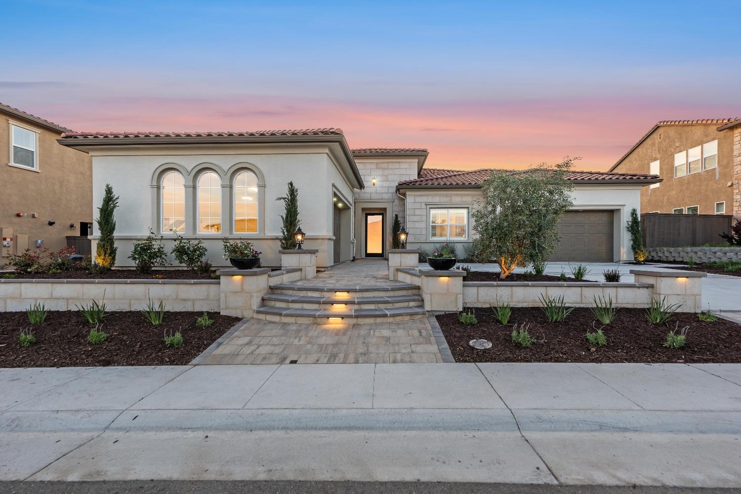 Detail Gallery Image 1 of 57 For 4025 Whitney Vista Ln, Rocklin,  CA 95677 - 4 Beds | 3/1 Baths