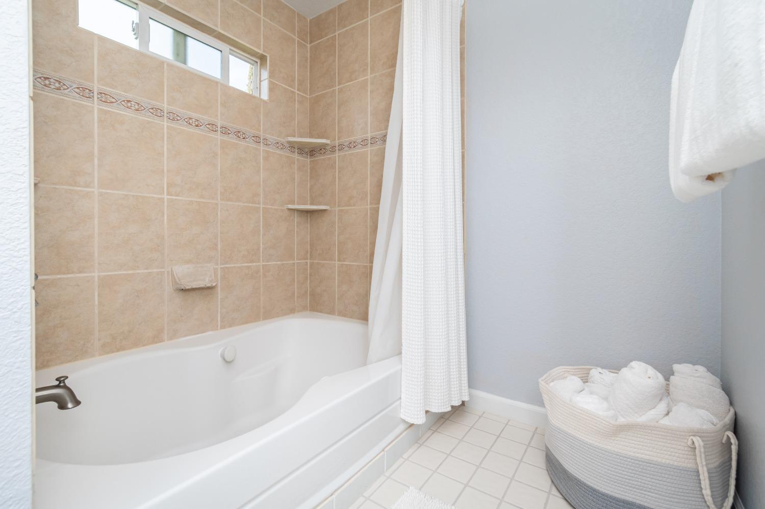 Detail Gallery Image 22 of 40 For 2620 Buckeye Ct, Rocklin,  CA 95677 - 4 Beds | 2/1 Baths