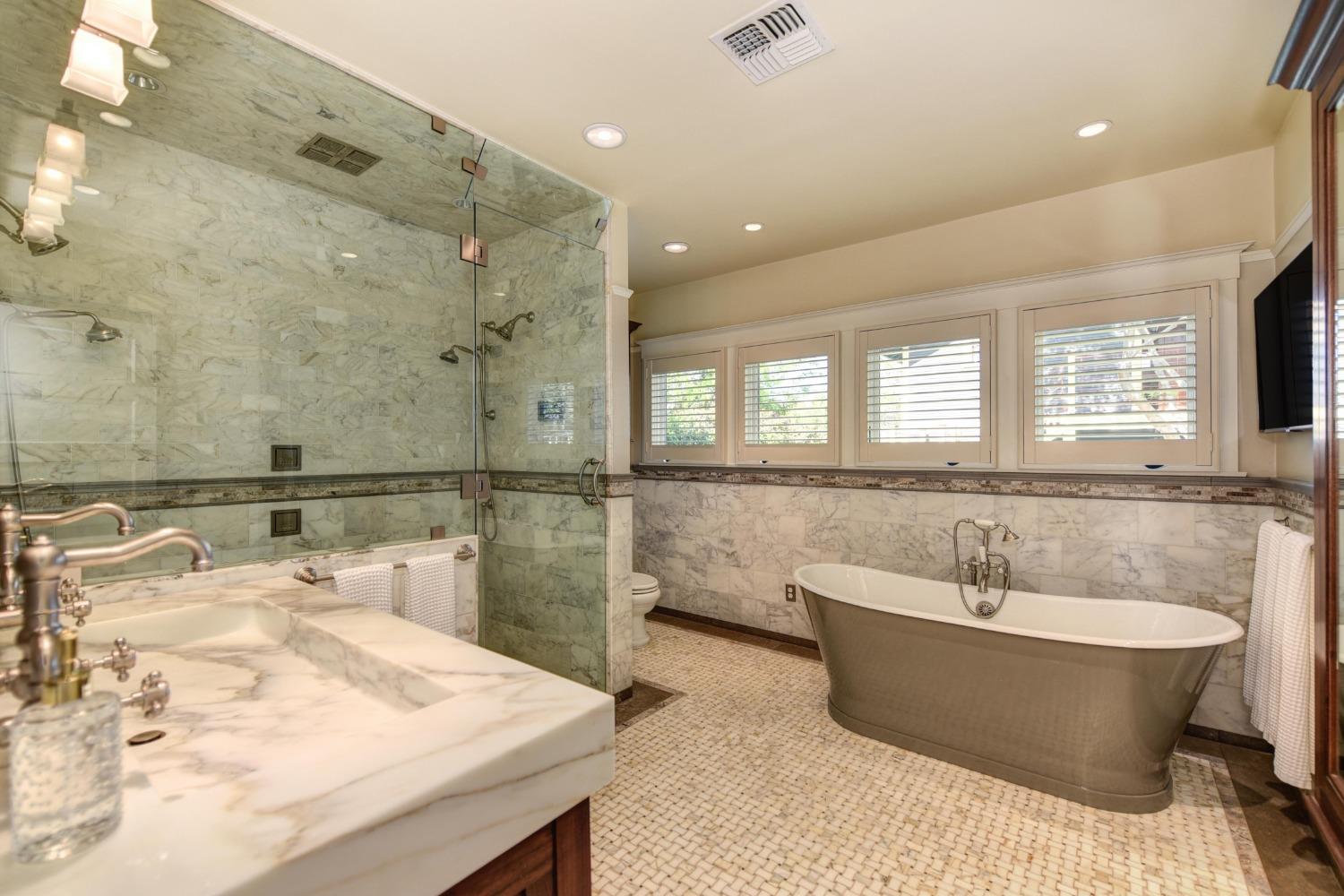 Detail Gallery Image 33 of 75 For 1332 33rd St, Sacramento,  CA 95816 - 3 Beds | 2 Baths