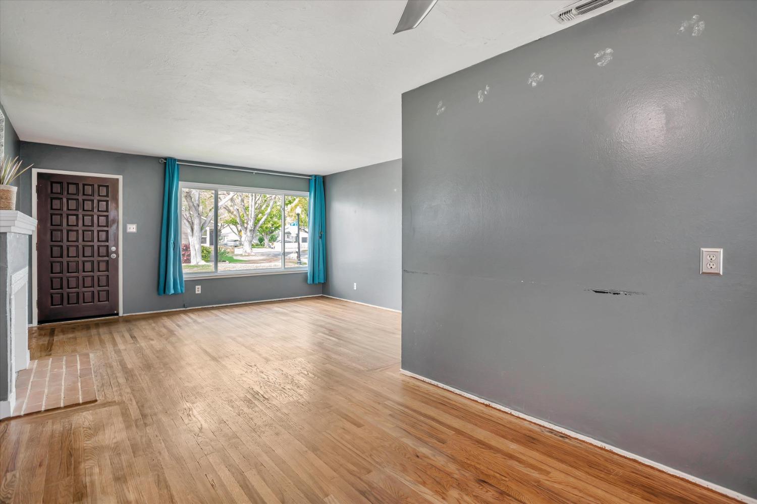 Detail Gallery Image 10 of 38 For 6120 19th Ave, Sacramento,  CA 95820 - 3 Beds | 2 Baths
