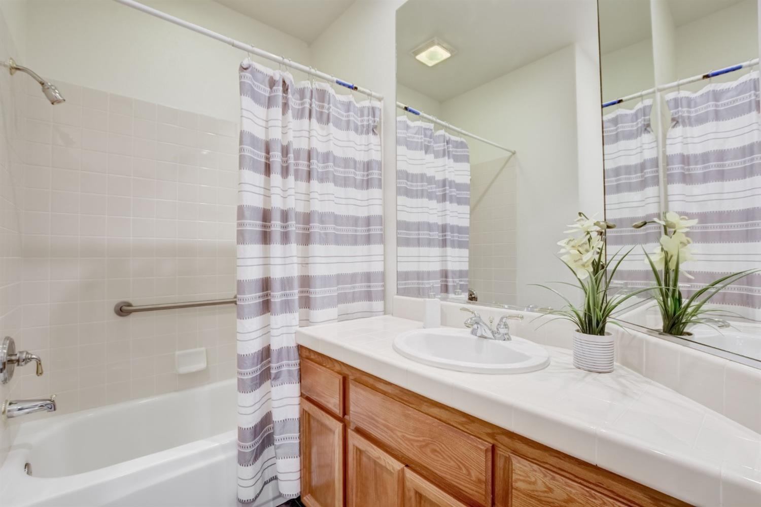 Detail Gallery Image 15 of 38 For 1225 Blackberry Cir, Folsom,  CA 95630 - 3 Beds | 2 Baths