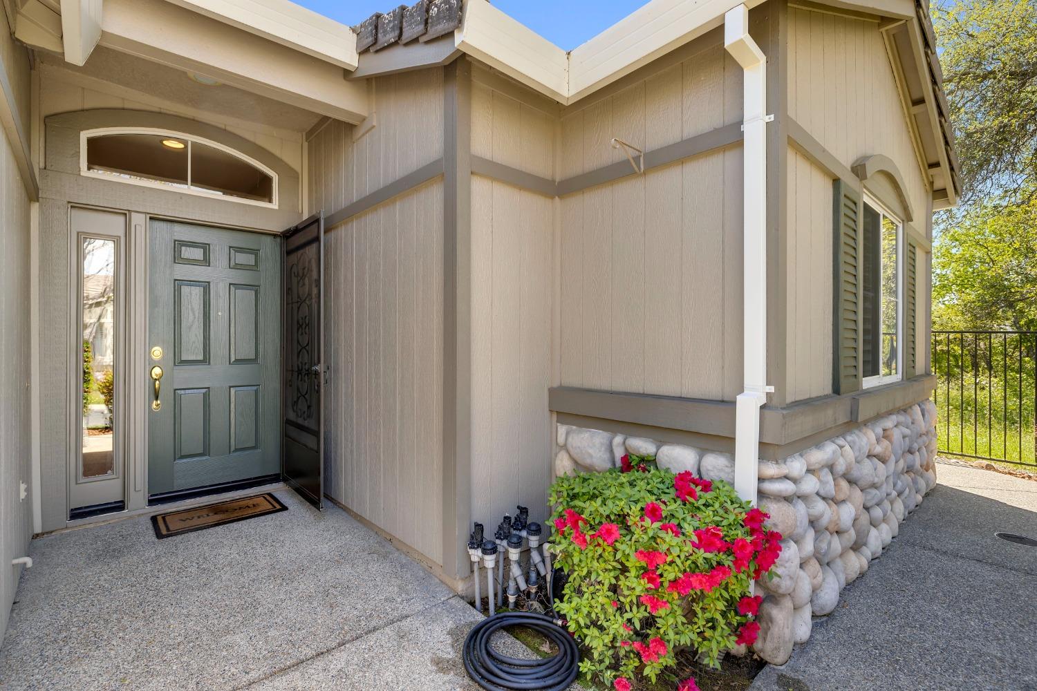 Detail Gallery Image 4 of 36 For 451 Luster Pl, Folsom,  CA 95630 - 2 Beds | 2 Baths