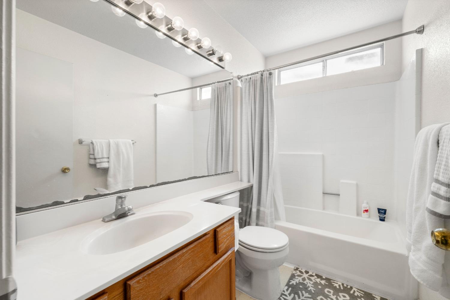 Detail Gallery Image 25 of 43 For 42 Fire Leaf Ct, Sacramento,  CA 95838 - 3 Beds | 2/1 Baths