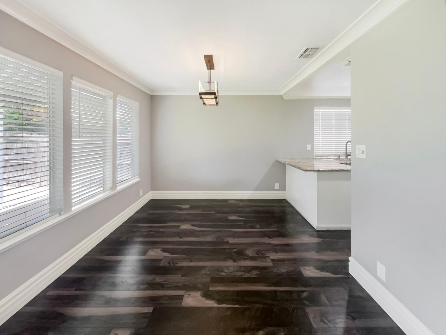 Detail Gallery Image 9 of 20 For 2889 Wiese Way, Sacramento,  CA 95833 - 3 Beds | 2 Baths