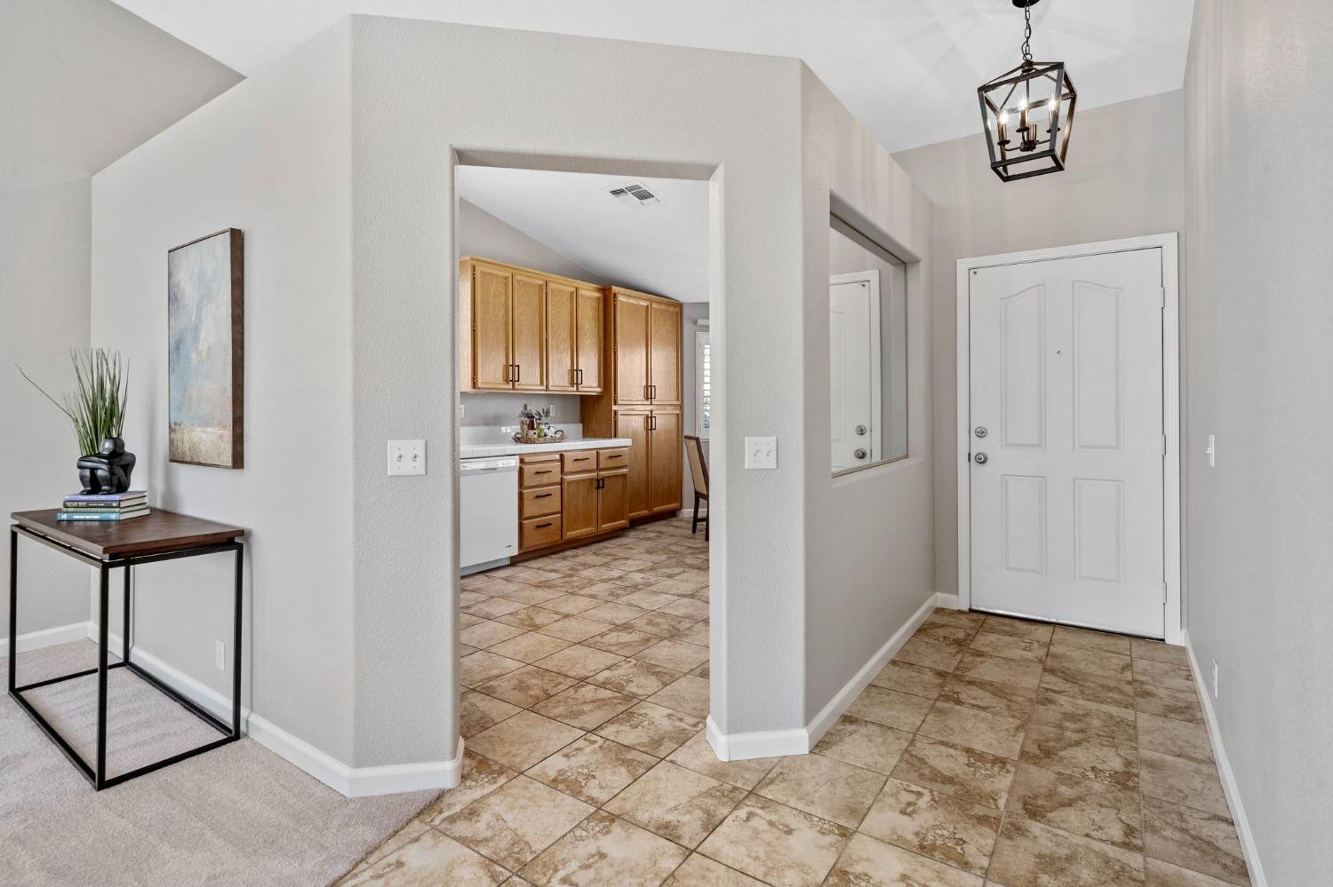 Detail Gallery Image 6 of 29 For 3820 Vancouver Cir, Stockton,  CA 95209 - 3 Beds | 2 Baths