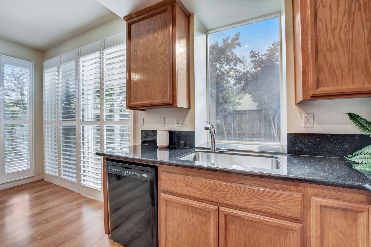 Detail Gallery Image 11 of 38 For 1225 Blackberry Cir, Folsom,  CA 95630 - 3 Beds | 2 Baths
