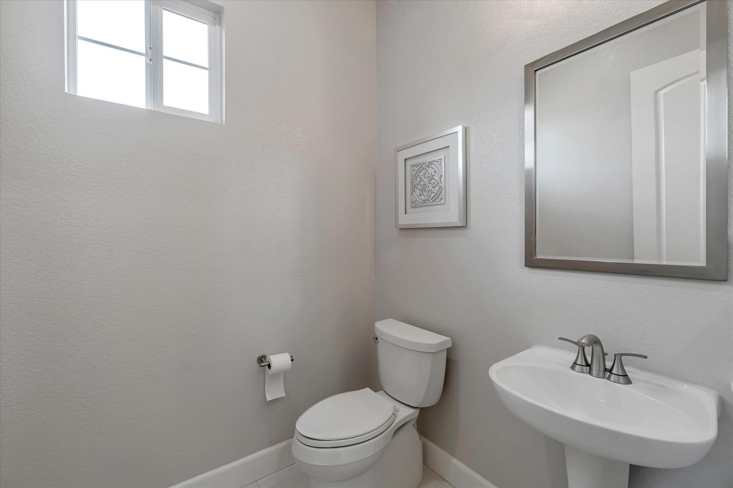 Detail Gallery Image 32 of 43 For 2104 Petruchio Way, Roseville,  CA 95661 - 4 Beds | 3/1 Baths